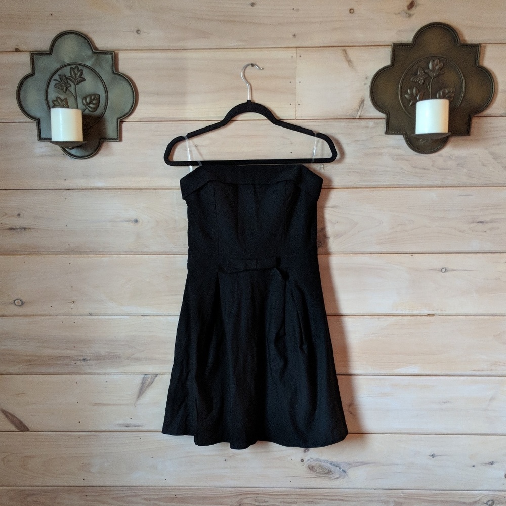 EUC Modcloth Strapless black dress large
